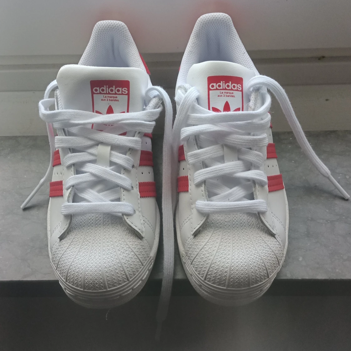 Adidas Superstar vit/röd sneakers - 1