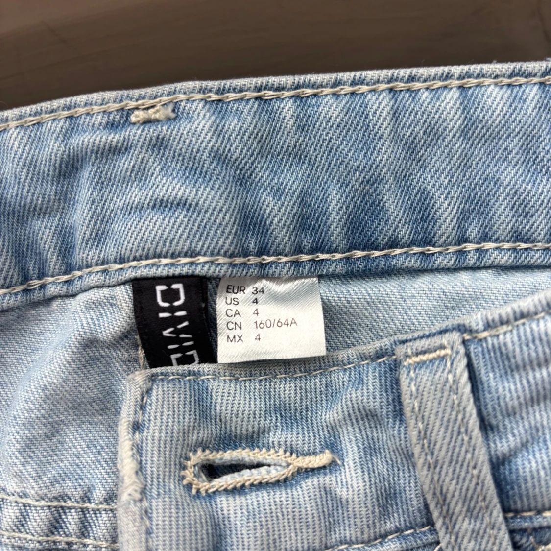 Ljusblå jeanskjol från Divided - 1