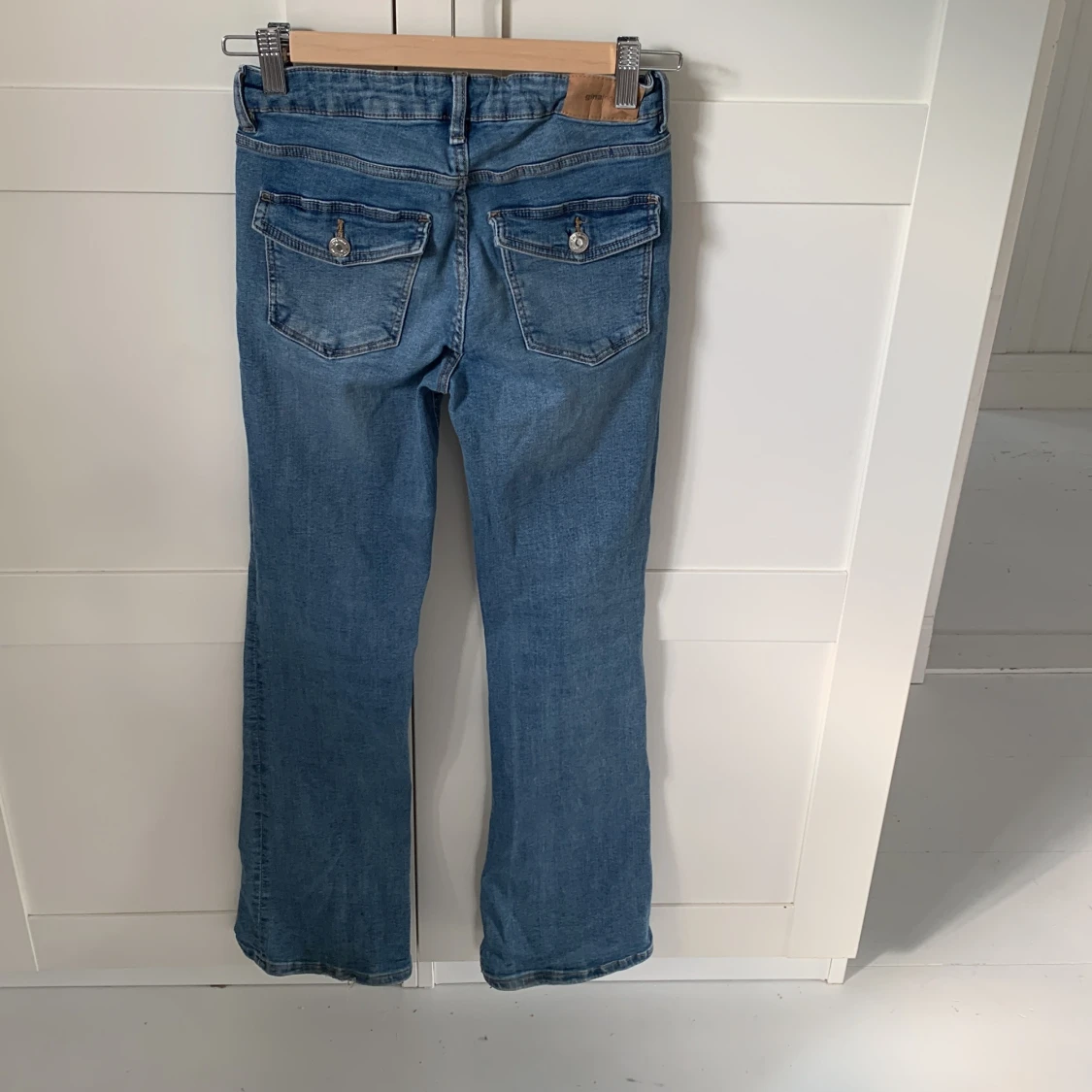 Blå jeans från Gina Tricot, bootcut - 1
