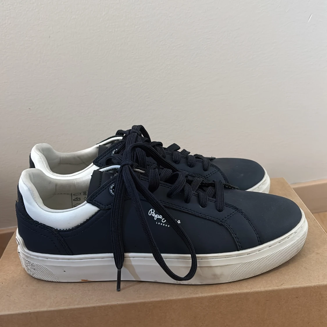 Mörkblå sneakers från Pepe Jeans - 2