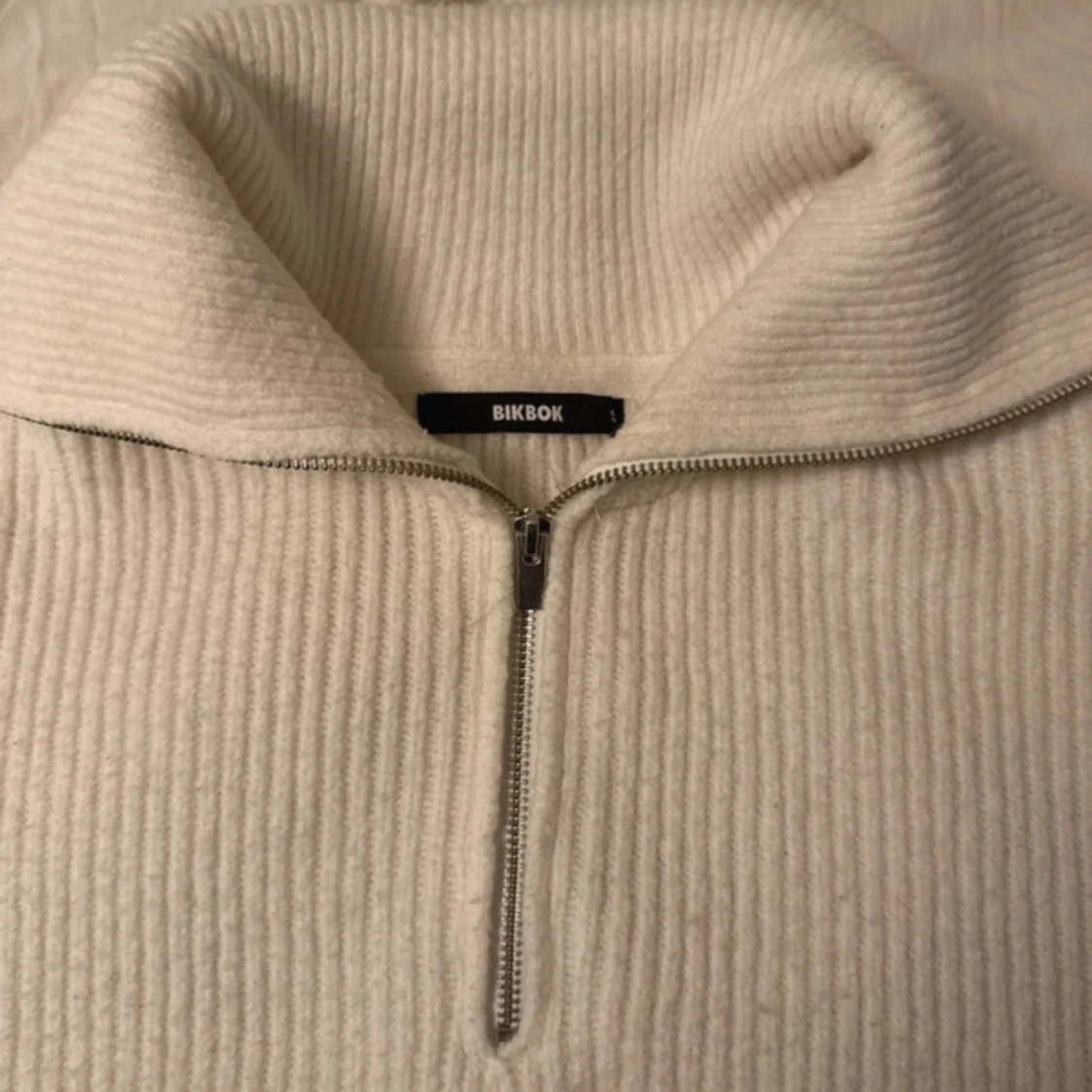 Vit ribbad half zip tröja BikBok - 3