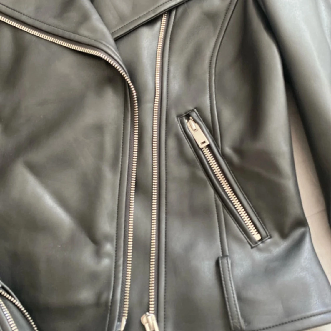 Svart skinnjacka från Glamorous - 1