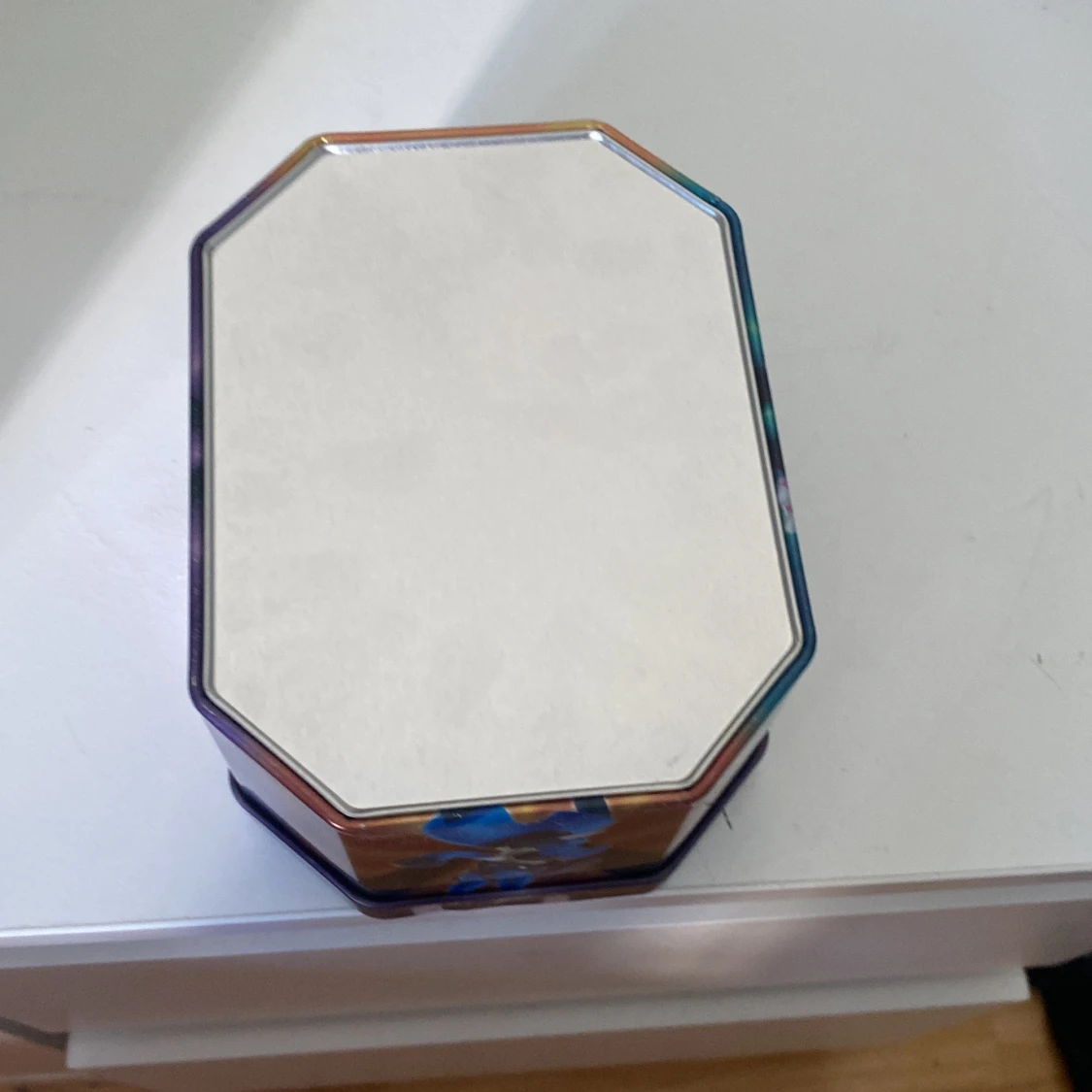 Pokémon Trading Card Game Tin (Mew, Lucario, Slowbro) - 1