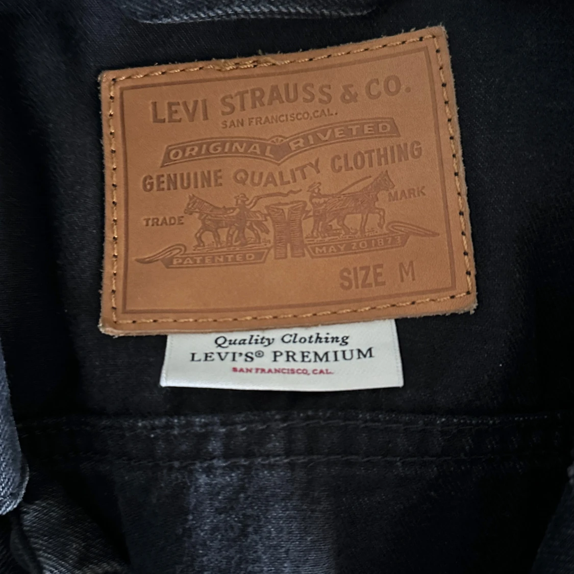 Svart jeansjacka från Levi's  - 1