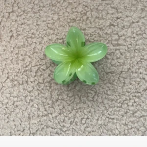 Hårklämma  - Säljer då den inte kommer till användning.