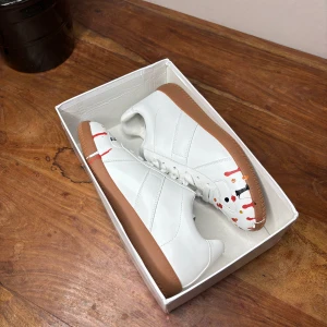 Maison margiela gats - Dem är nästan helt nya använda kanske tre gånger. Dem är för små det är därför jag säljer. Storlek 42