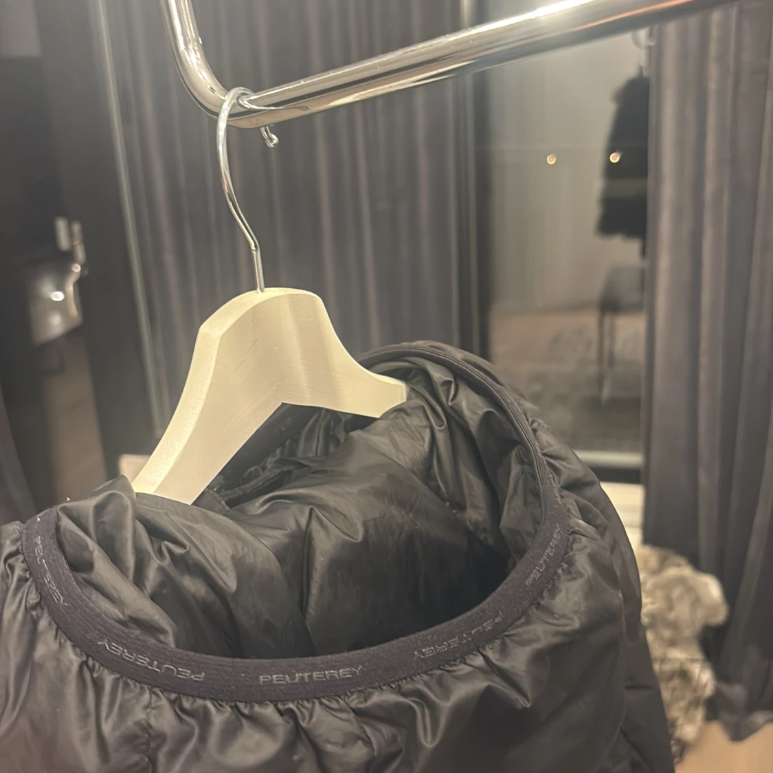Svart pufferjacka från Peuterey - 3