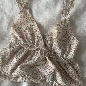 Söt topp - Vringad topp från Shein, stolek står inte men passar mig som vanligtvis är en xs