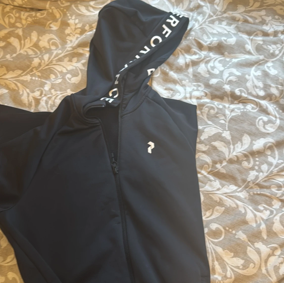 Svart hoodiejacka från Peak Performance - 2