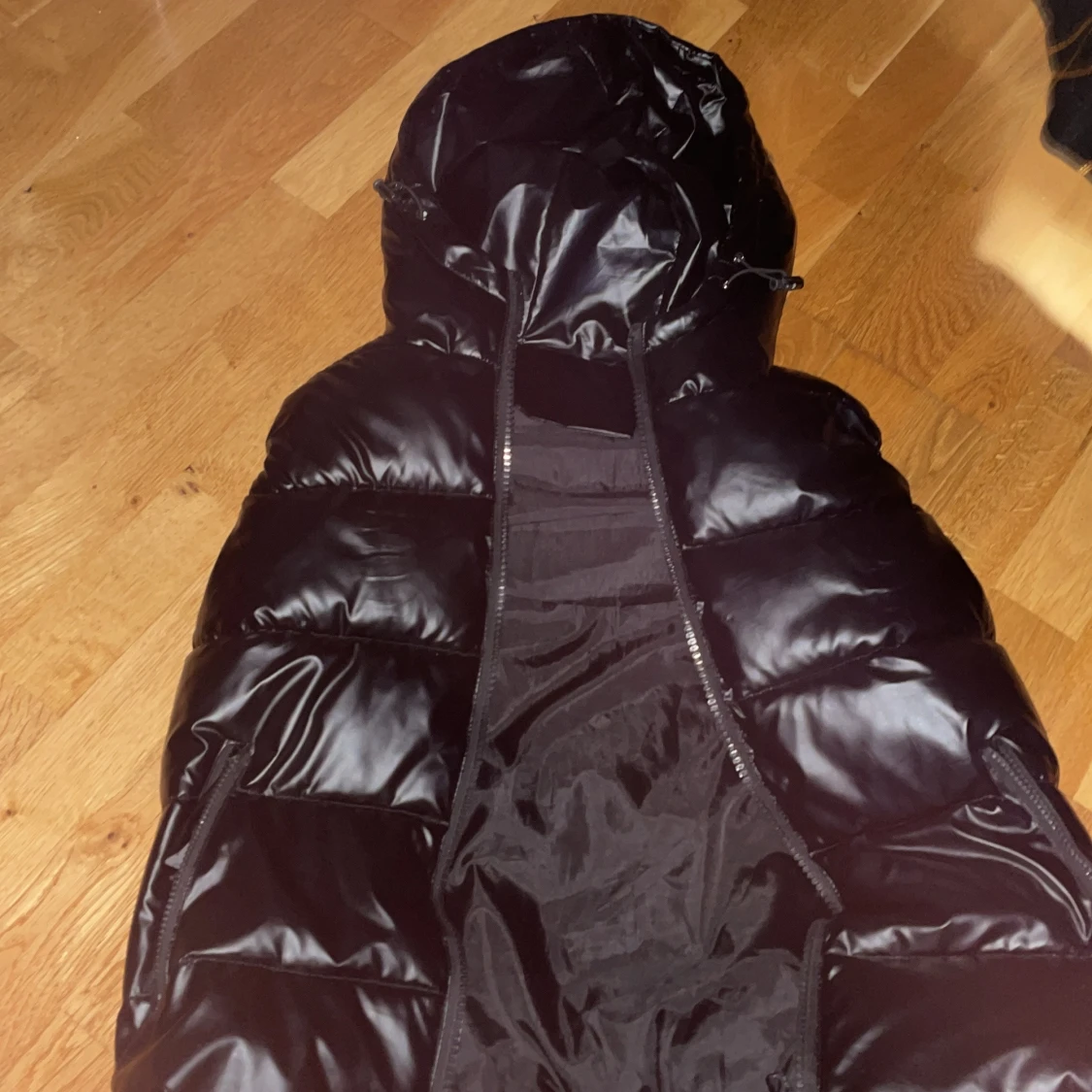 Svart dunväst med huva - 2