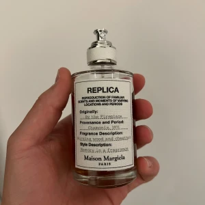 Maison Margiela By the Fireplace samples/splittar - Säljer splittar på Maison Margiela By The Fireplace i storlekarna 2/3/5/10/30ml. Priserna är följande: 55kr/70kr/89kr/160kr/419kr. Bara att skriva vid intresse