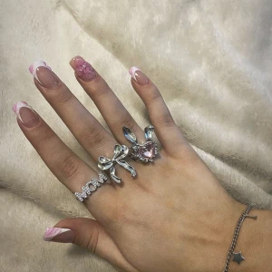 Snygga Silver ringar - Små 89kr styck och stora 99kr styck vid köpt av fler gåtfulla rabatt!⭐️alla är helt nya 