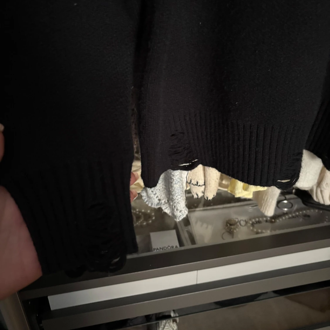 Svart stickad tröja med texten 'Magical' - 3