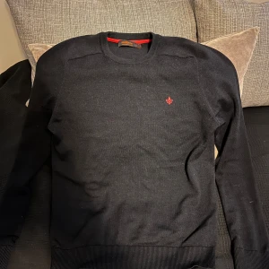 Morris merinoull tröja - Säljer denna feta Morris merinoulls tröjan i Strl S. Den passar er som har XS också. Skick 8/10 använd men finns fortfarande mycket kvar i den. Fraktar inom 24h✅ 