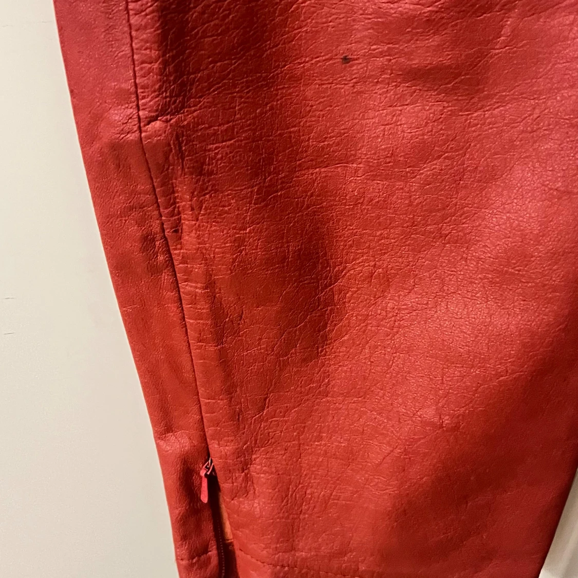 Röda skinnbyxor från Conleys Black