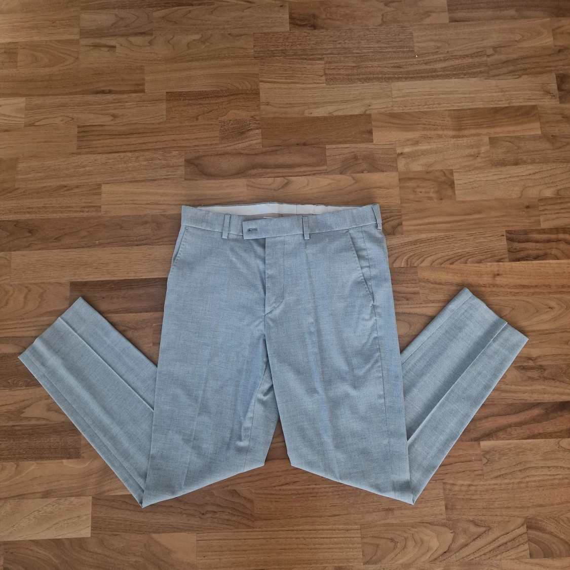 Grått kostymsett - 2