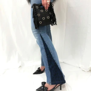 Blue leopard remake jeans  - Midjemått- 27/ S Innerbenslängd- 77cm Modellen är 170cm lång. 