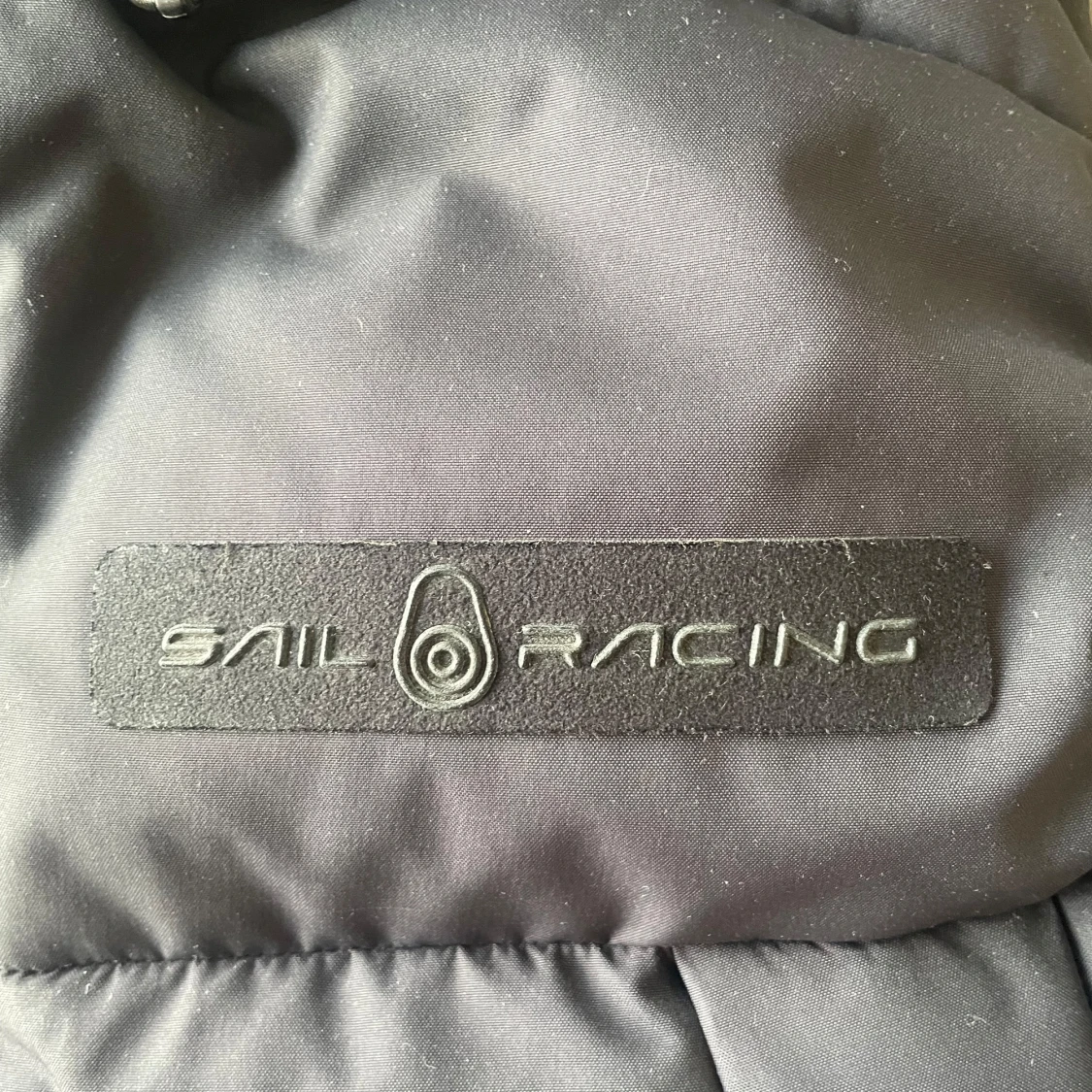 Grå dunväst från Sail Racing - 3