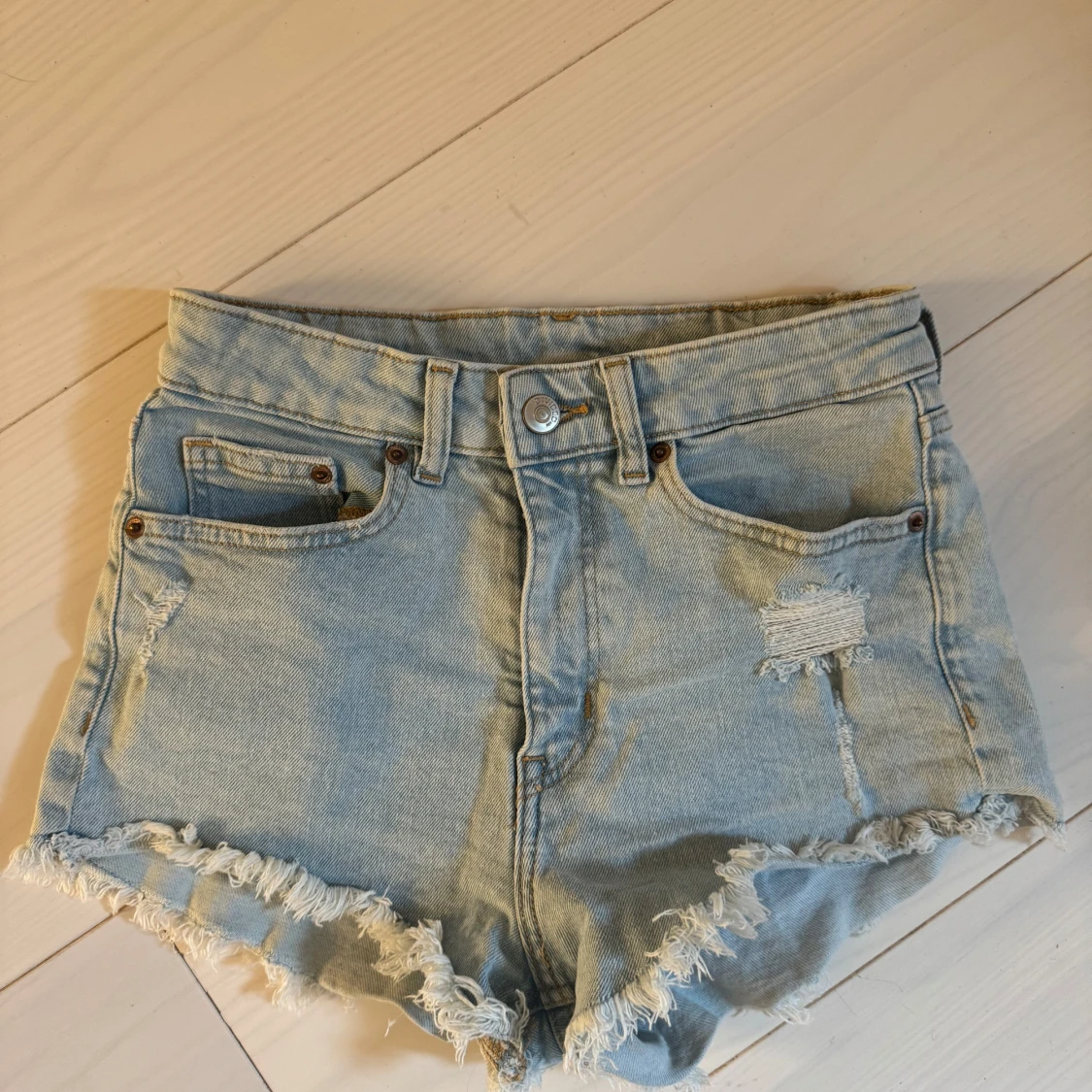 Ljusblå jeansshorts 