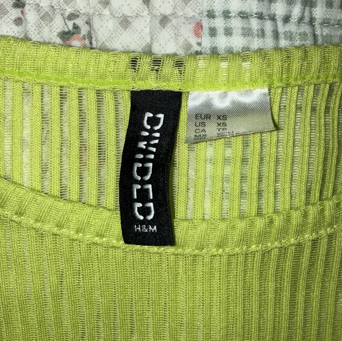 Limegrön ribbad tunn topp från Divided H&M - 1