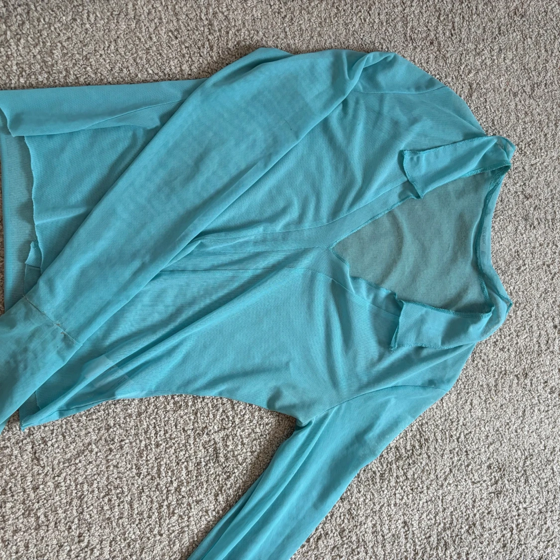 Turkos mesh topp med v-ringning - 1