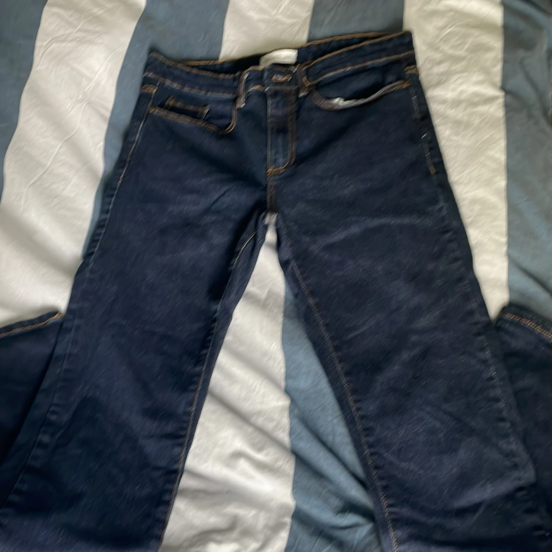 HELT OANVÄNDA! Mörkblå jeans från Pier One