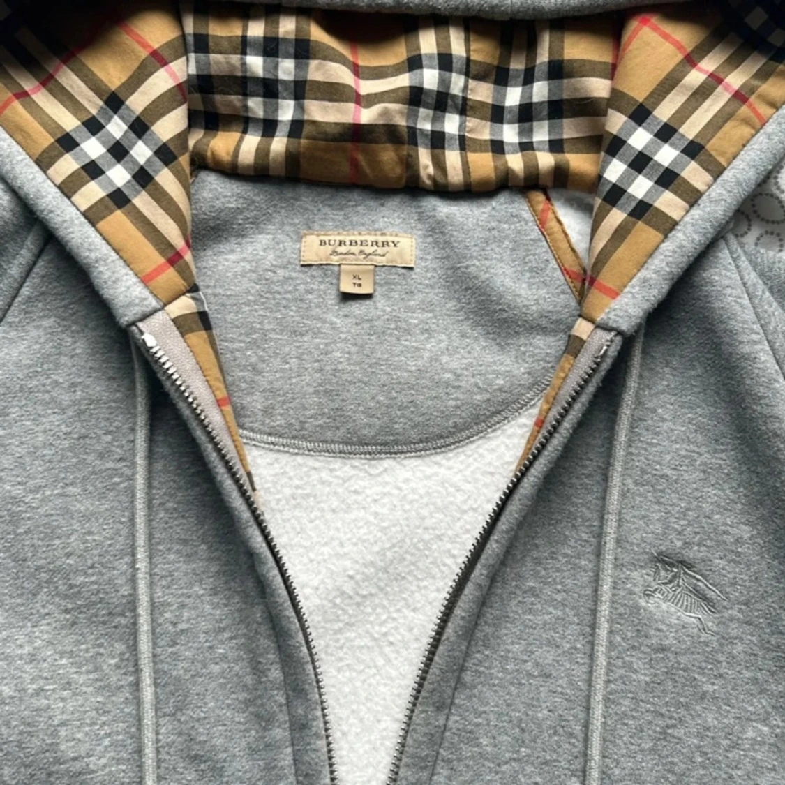 Grå hoodie från Burberry - 1