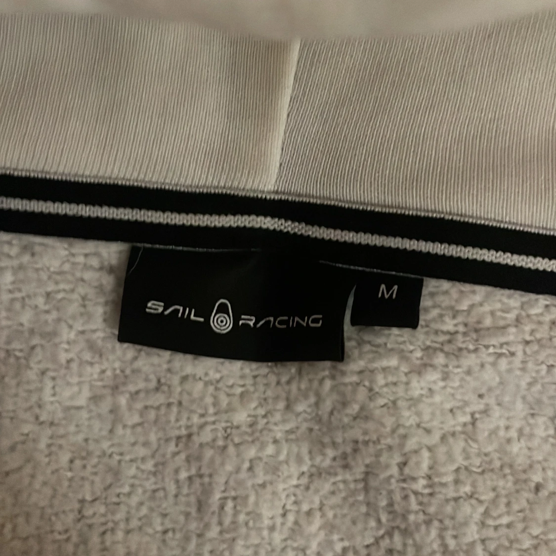 Vit hoodie från Sail Racing - 4