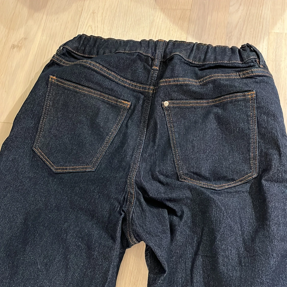 Mörkblå jeansbyxor med resårmidja - 3