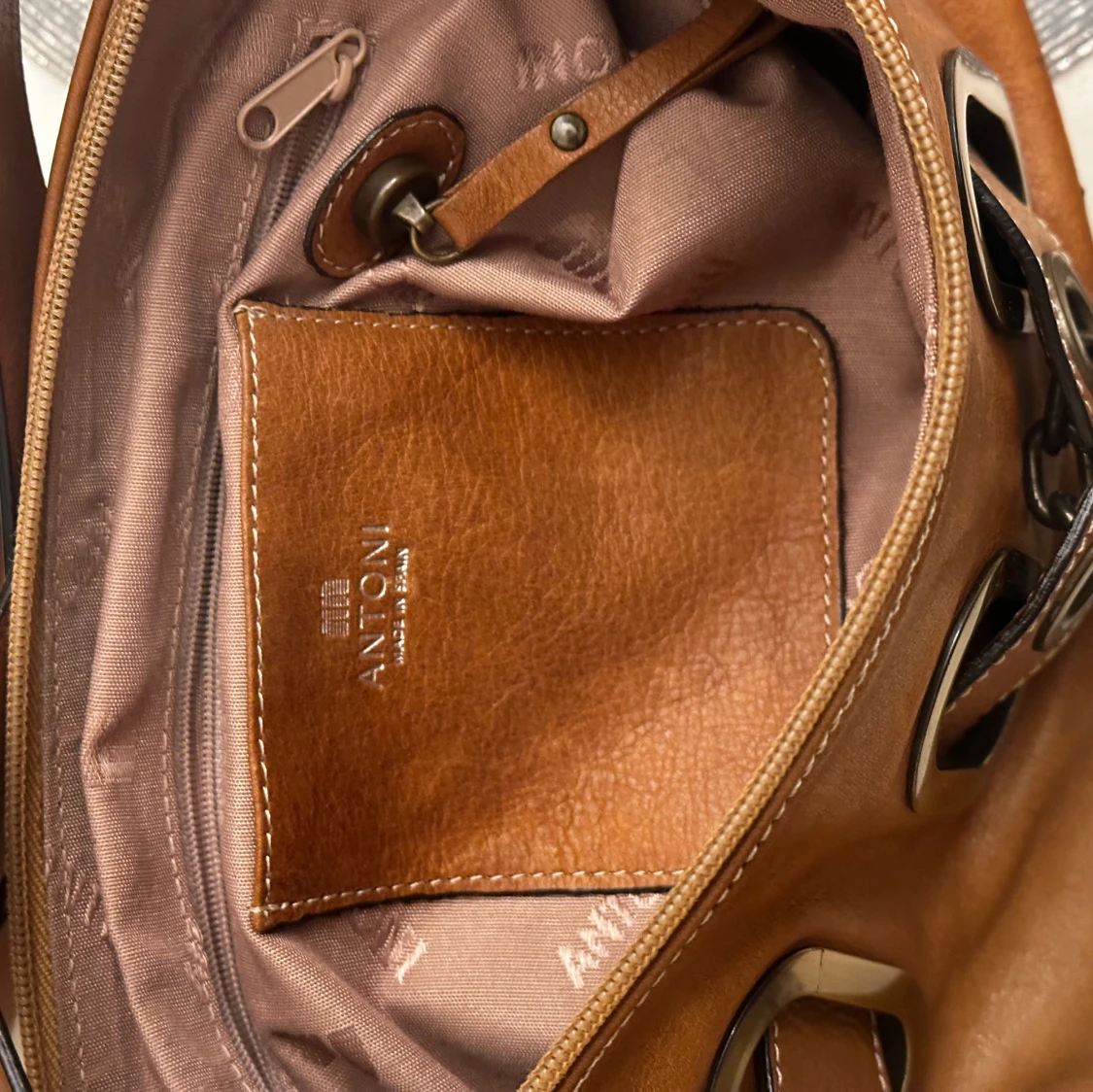 Brun axelväska från Antonia - 4