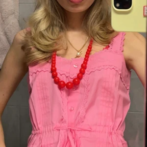 Festtopp - Säljer min fina topp ifrån edited! Perfekt nu till våren och sommaren 🪄💝 endast använd en gång! Nypris ca 500kr, säljer för 250