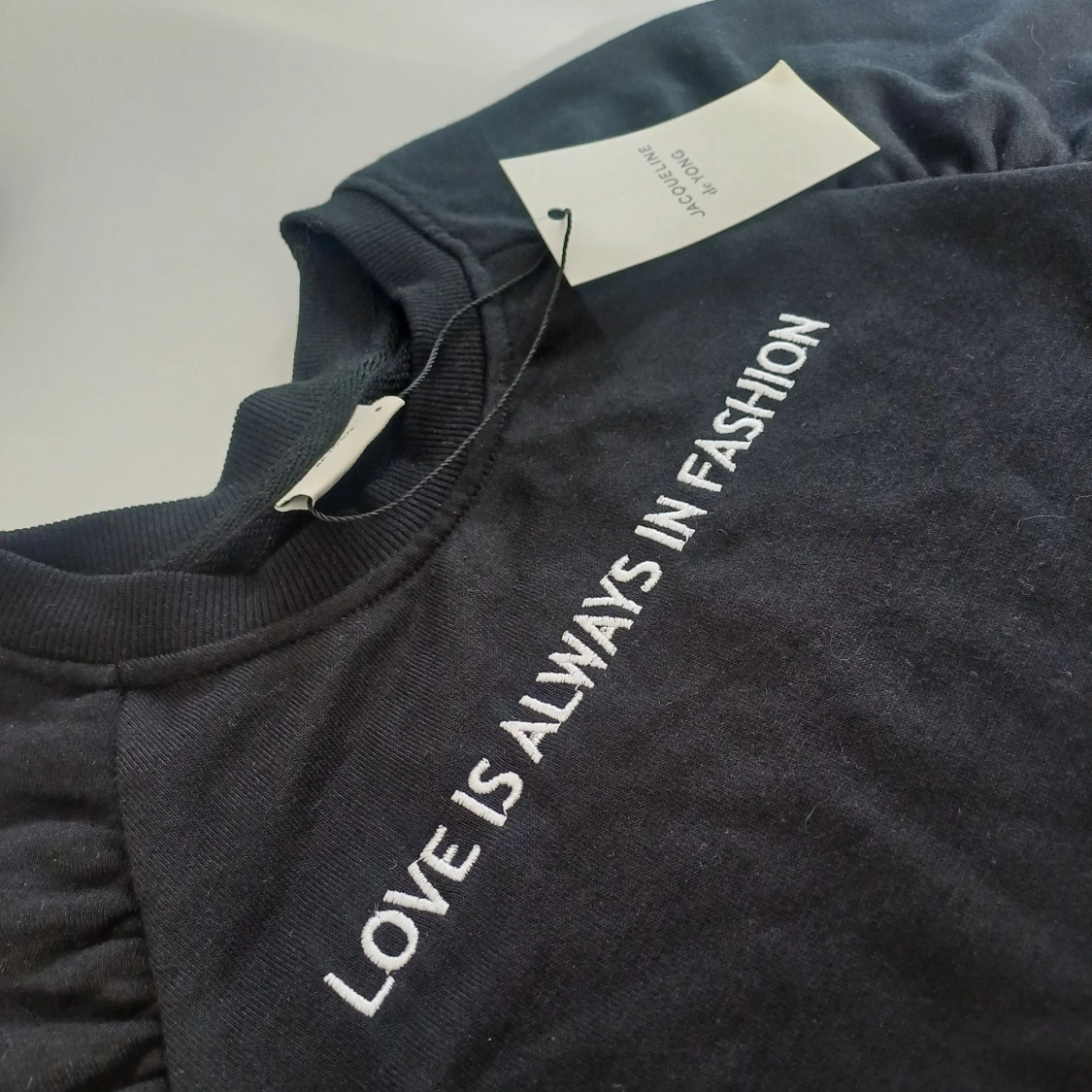 Svart tröja från Jacqueline de Yong💕