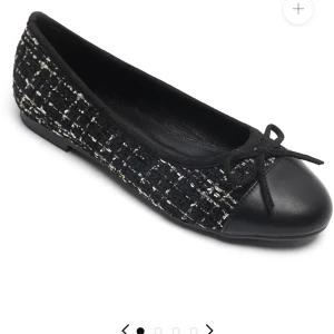 Nya ballerina skor - Jätte söta ballerina skor från Luluia. Helt nya i kartong. De var lite stora för mig tyvärr. Köptes för 300kr❤️