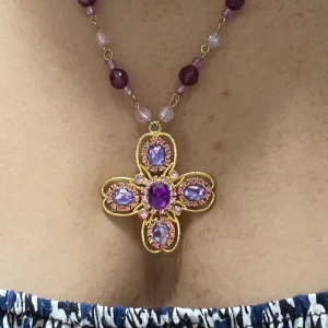 Vintage Necklace/ Halsband with Beautiful Rhinestones - Statement Necklace with beautiful plastic and glass crystals.