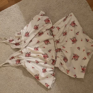 Pyjamas - Kommer inte till användning! Passar både s och m🥰