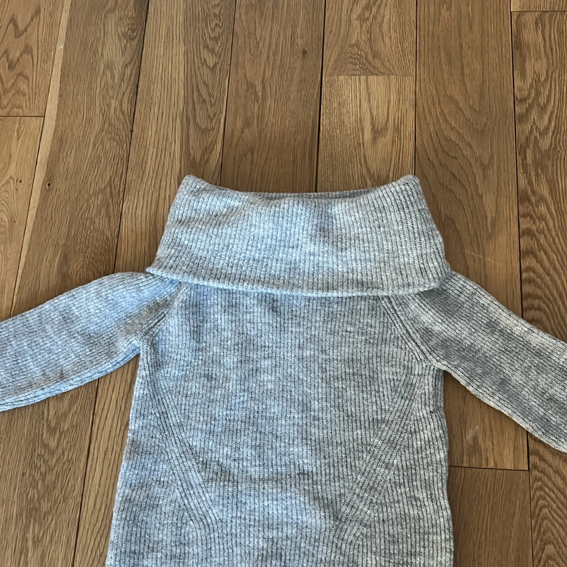 Grå stickad tröja från MNG - 1