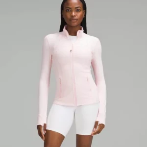 Ljusrosa lululemon define jacket  - SÖKER!! Ljusrosa lululemon define jacket. Helst storlek 6. 