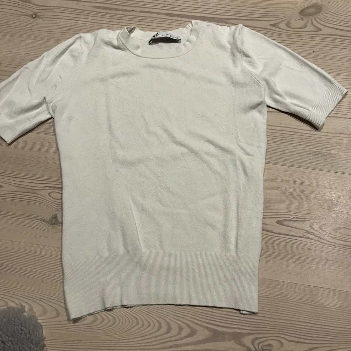 Vit kortärmad tröja - 1