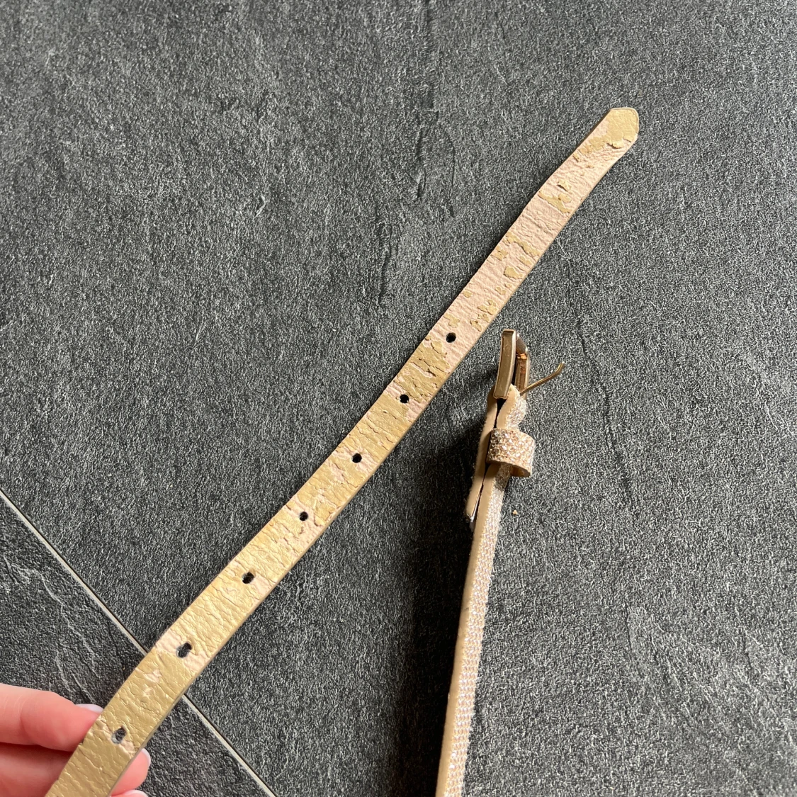 Glittrigt guldigt bälte - 3