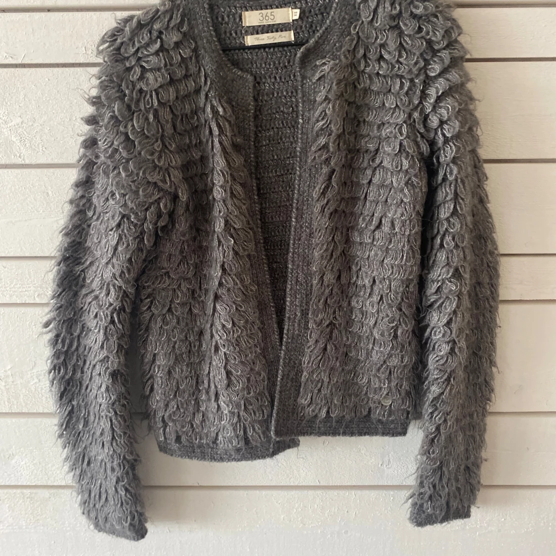 Grå stickad kofta! - 1