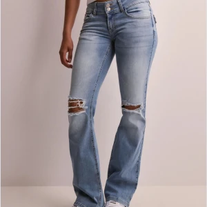 Nelly jeans - Super snygga och aldrig använda💕 Lägg inte prisförslag under 450!!!!