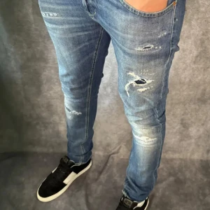 Dondup George  - Säljer nu dessa feta dondups då dom blivit för små, väldigt bra skick och är ej använda mycket. 