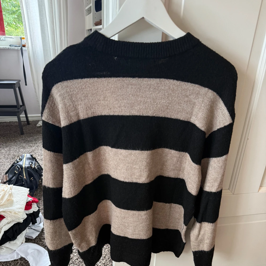 Randig stickad tröja  - 1
