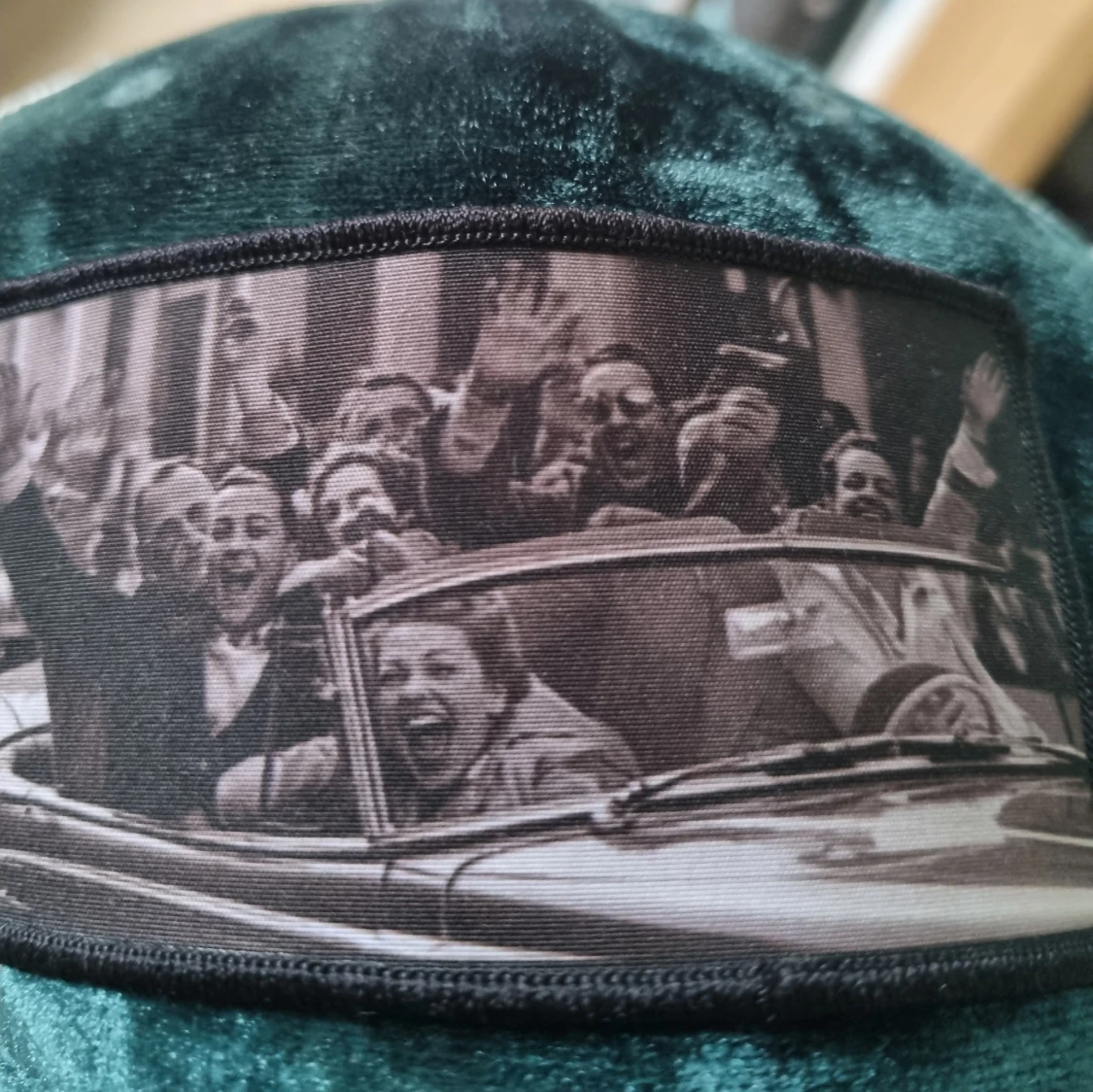 Mörkgrön sammetstruckerkeps med tryck - 1