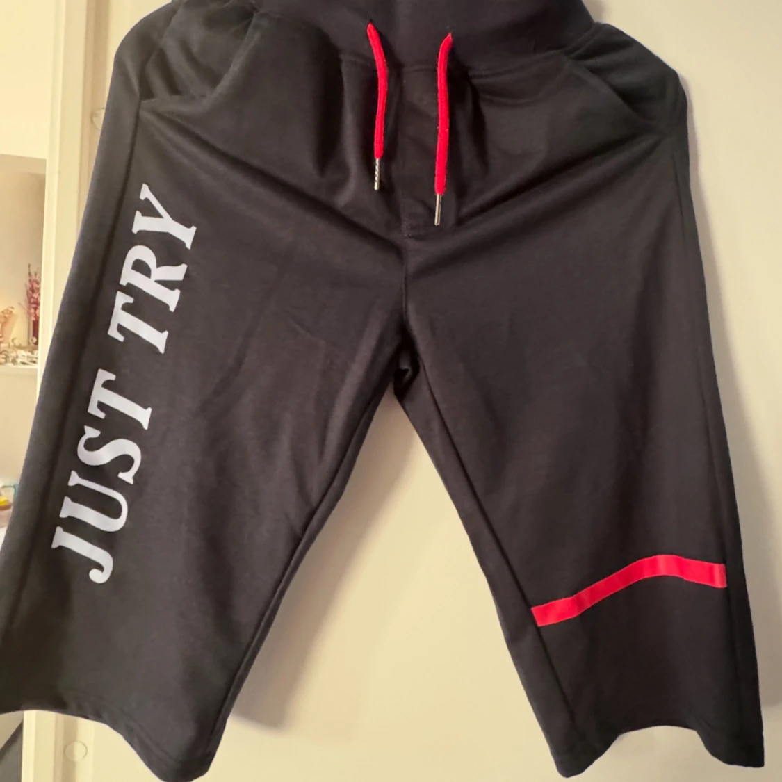 Ljusblå t-shirt med döskalletryck