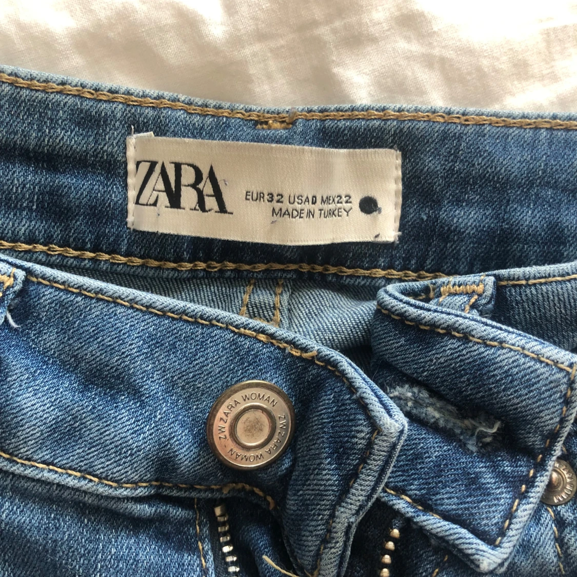 Blå jeans från Zara, storlek 32 - 2