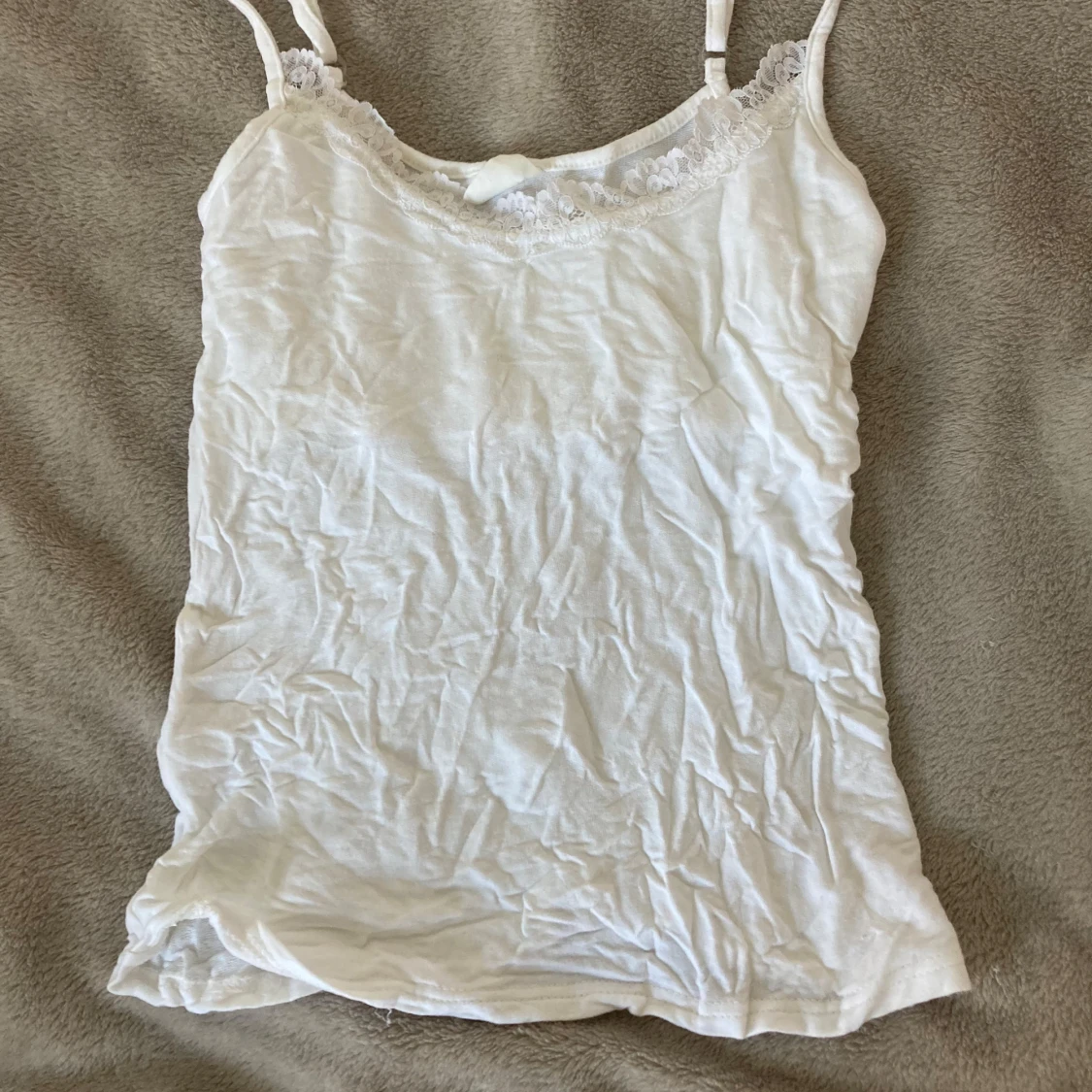 Vit spetslinnetopp från Stories XS