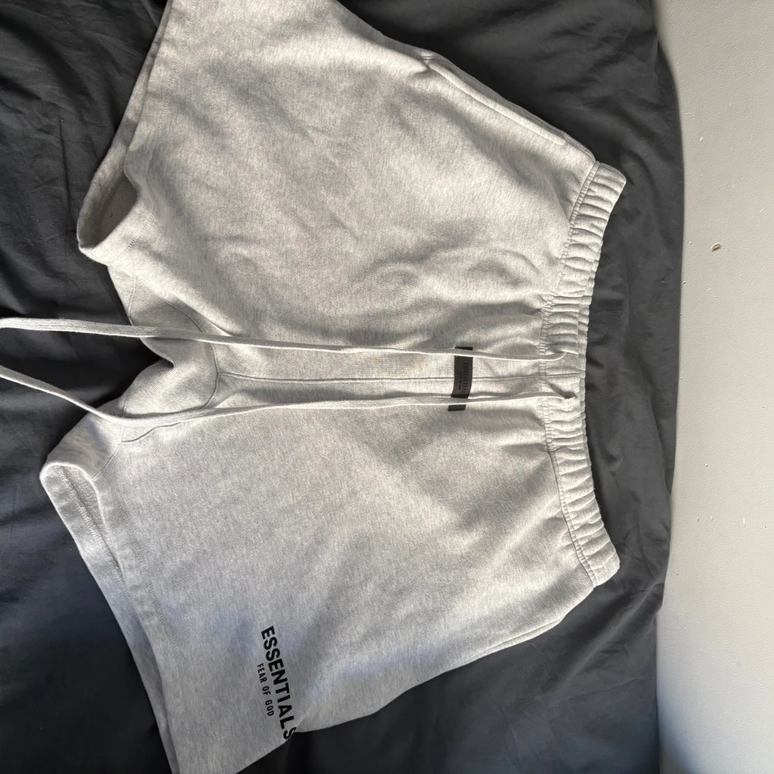 Grå shorts Essentials Fear of God (pris kan diskuteras)