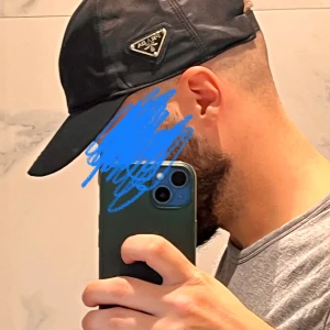Helt ny Prada keps  - Helt ny prada keps. För mer info skriv 😌 kan gå ner vid snabb affär 