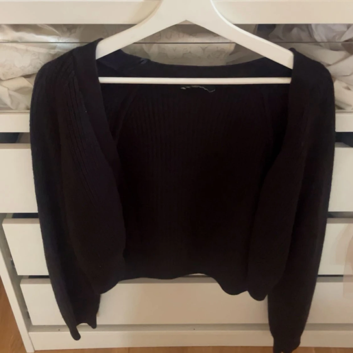 Svart stickad kofta med lång ärm💗